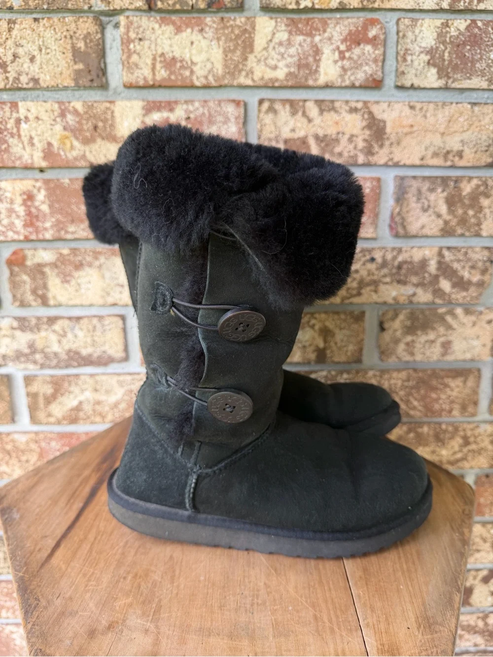 UGG Bailey Button Triplet Boots Women’s Size 7 Solid Black Very Good Condition!